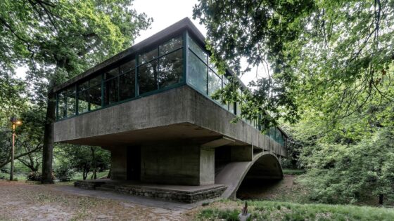 V&E - Casa sobre Arroyo