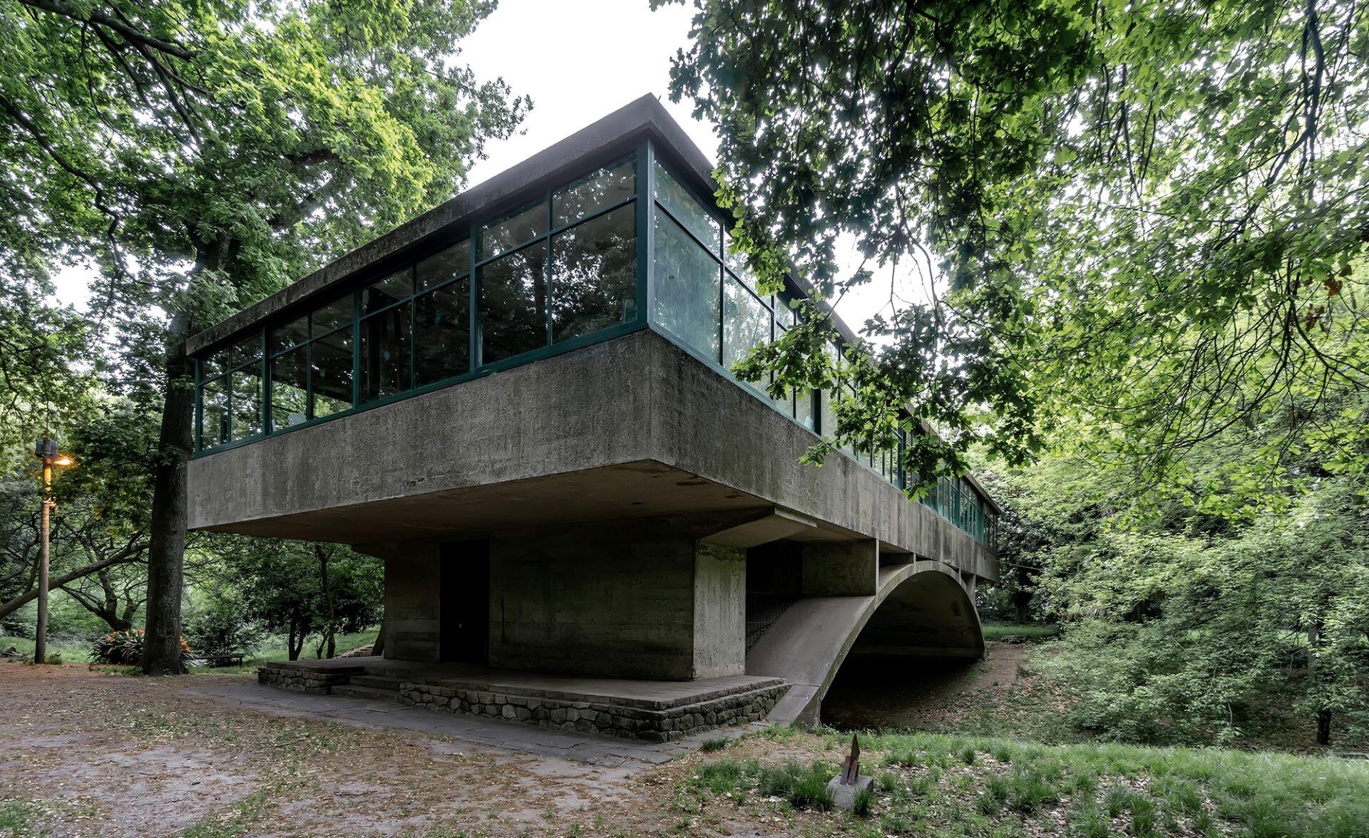 V&E - Casa sobre Arroyo