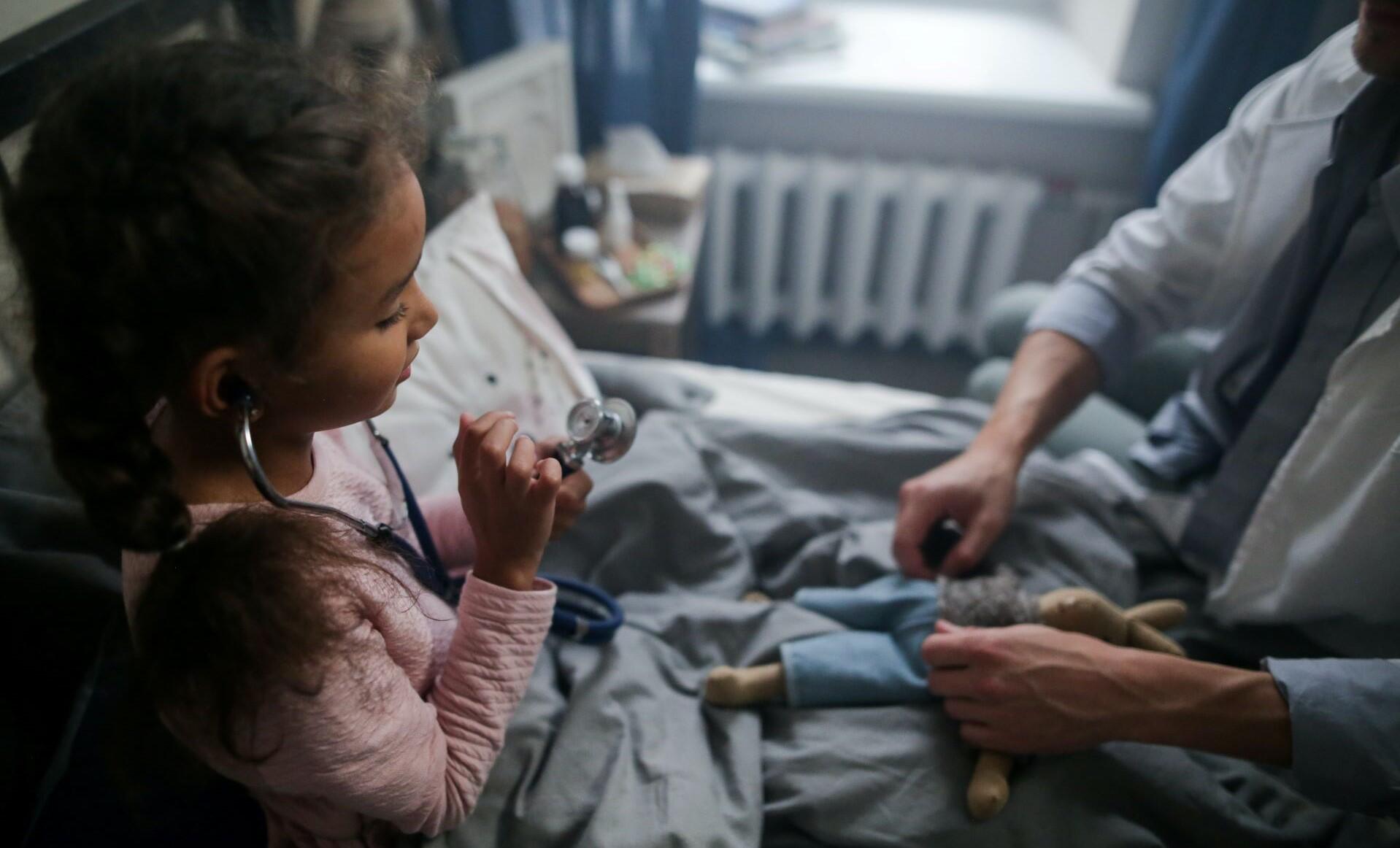 V&E - Niña y médico
